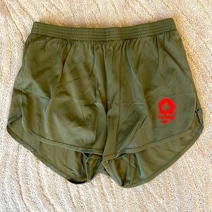 Mens Large Silkies. Size L.